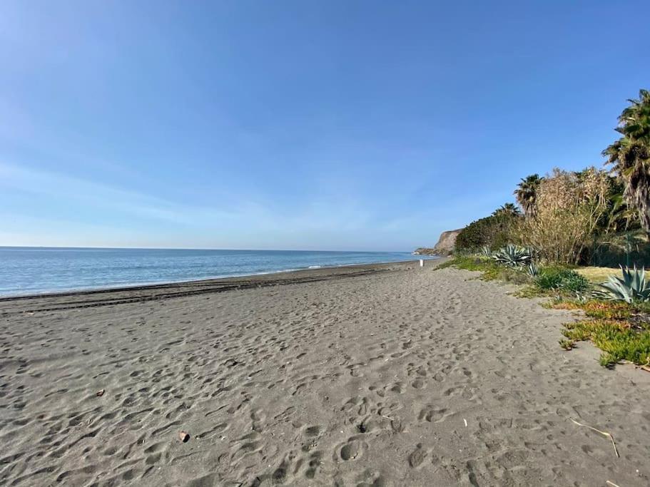 Exclusive Beachfront Penthouse Almayate Alto Esterno foto