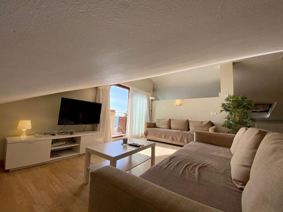 Exclusive Beachfront Penthouse Almayate Alto Esterno foto